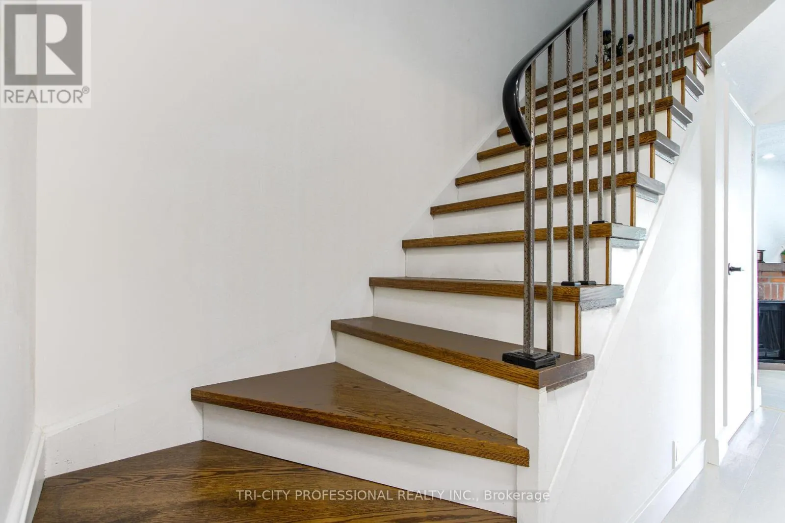 16 MANGROVE ROAD
