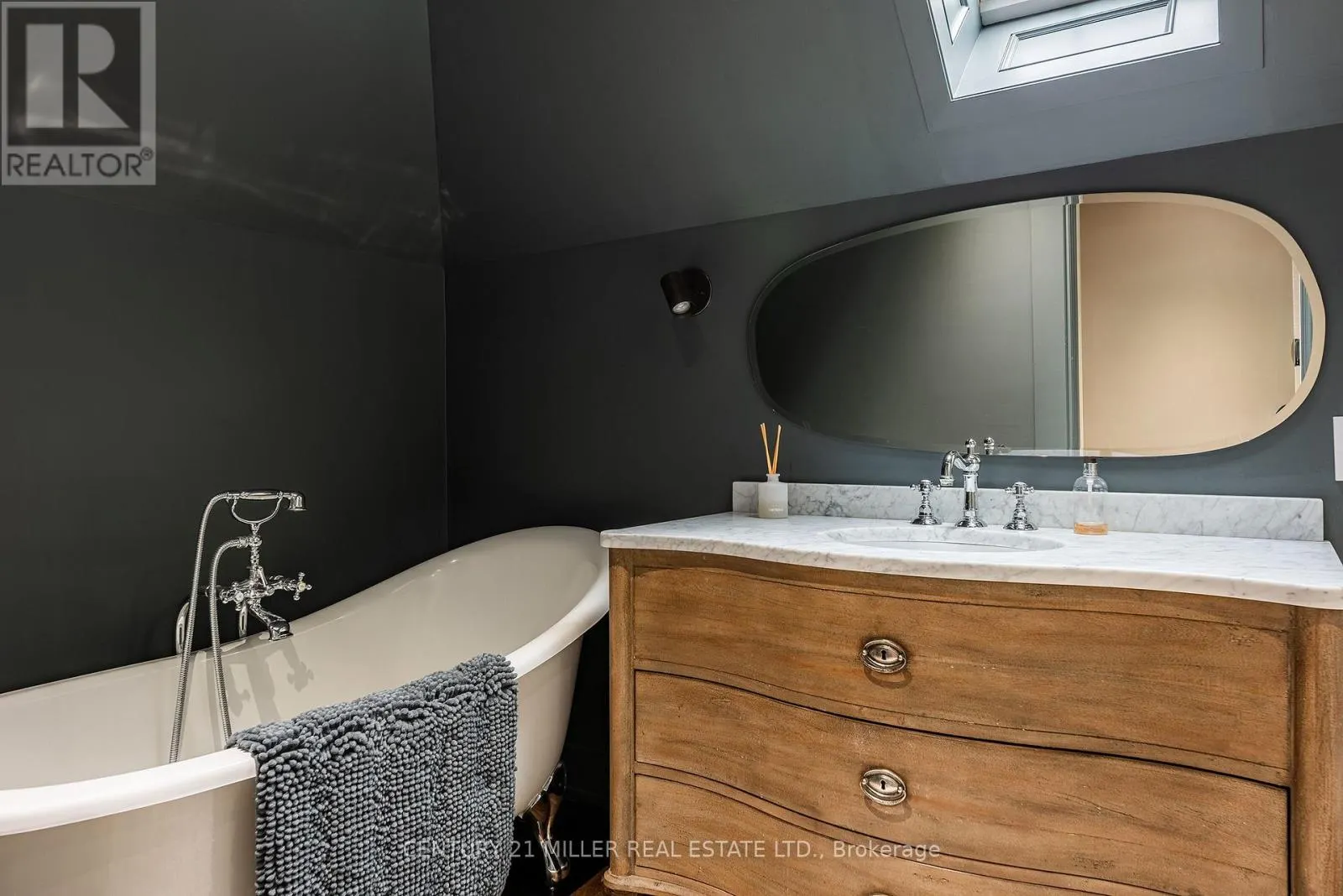 243 ALSCOT CRESCENT