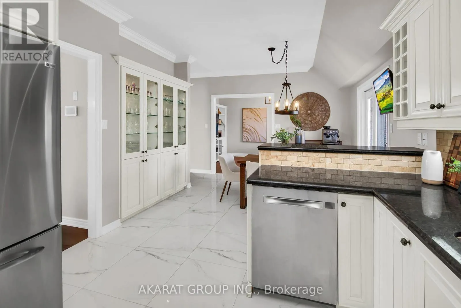 2113 DALECROFT CRESCENT