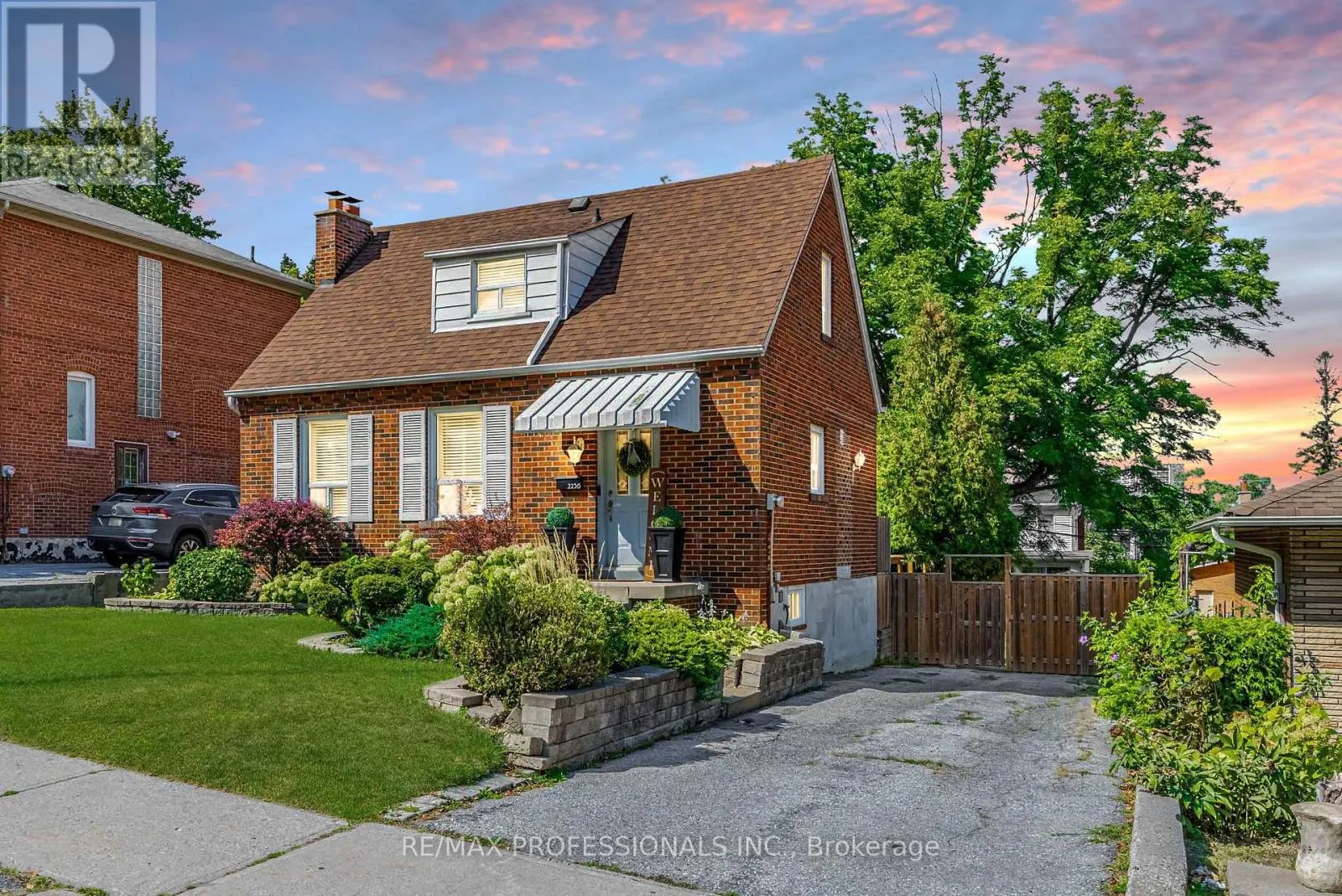 2236 LAWRENCE AVENUE W