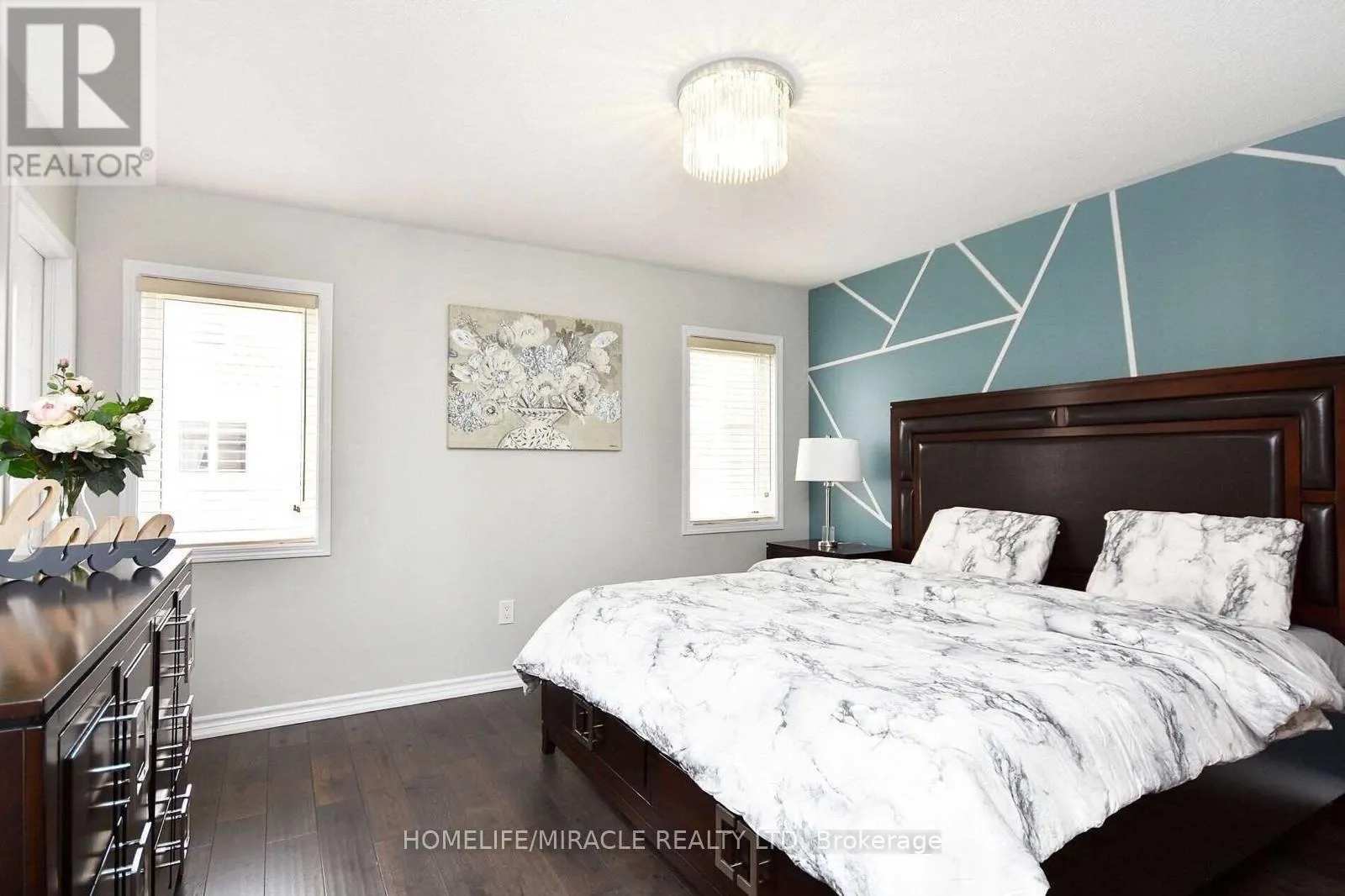 11 BANNISTER CRESCENT