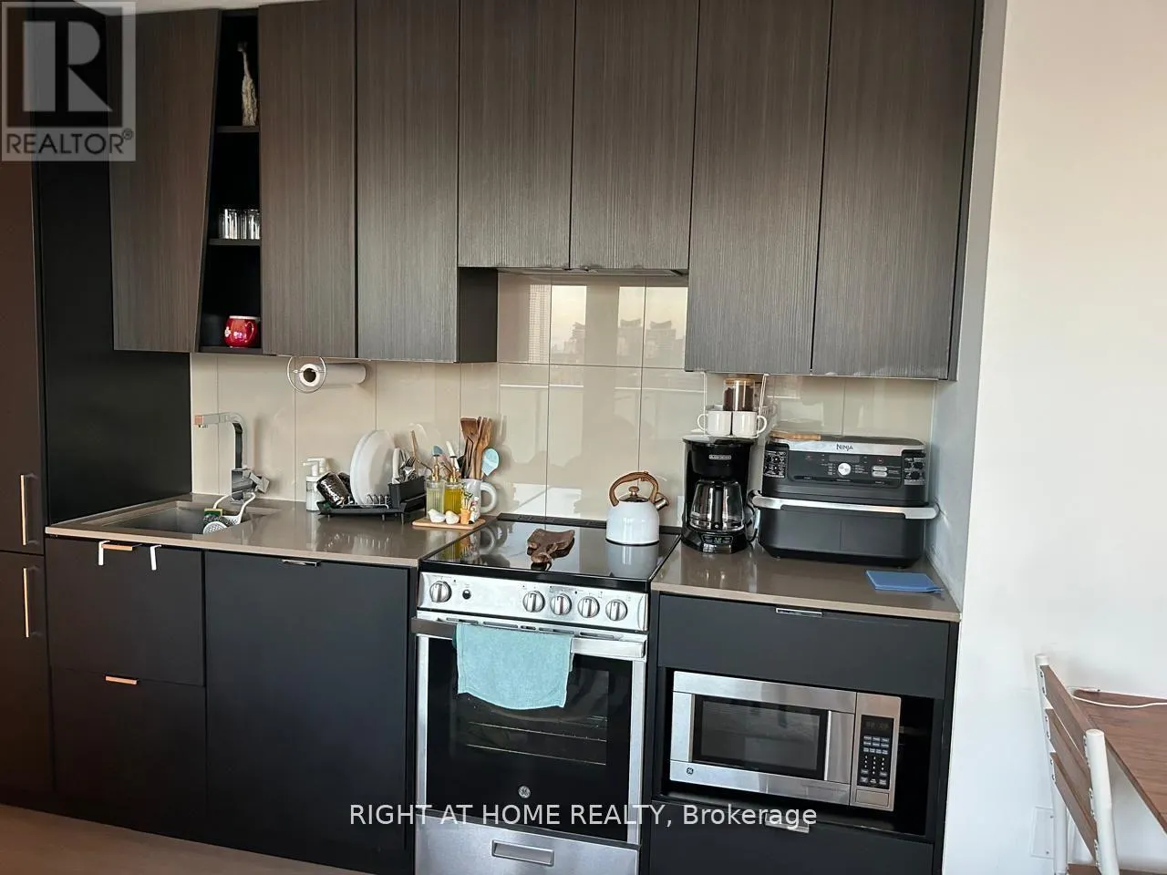 1203 - 3883 QUARTZ ROAD