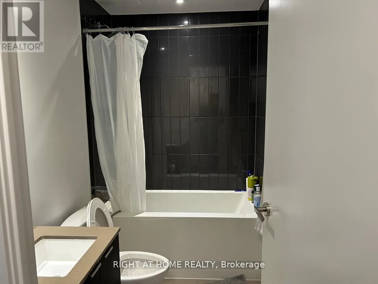 1203 - 3883 QUARTZ ROAD