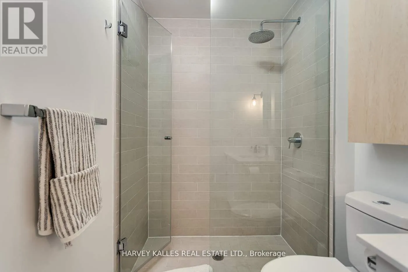 C-105 - 243 PERTH AVENUE