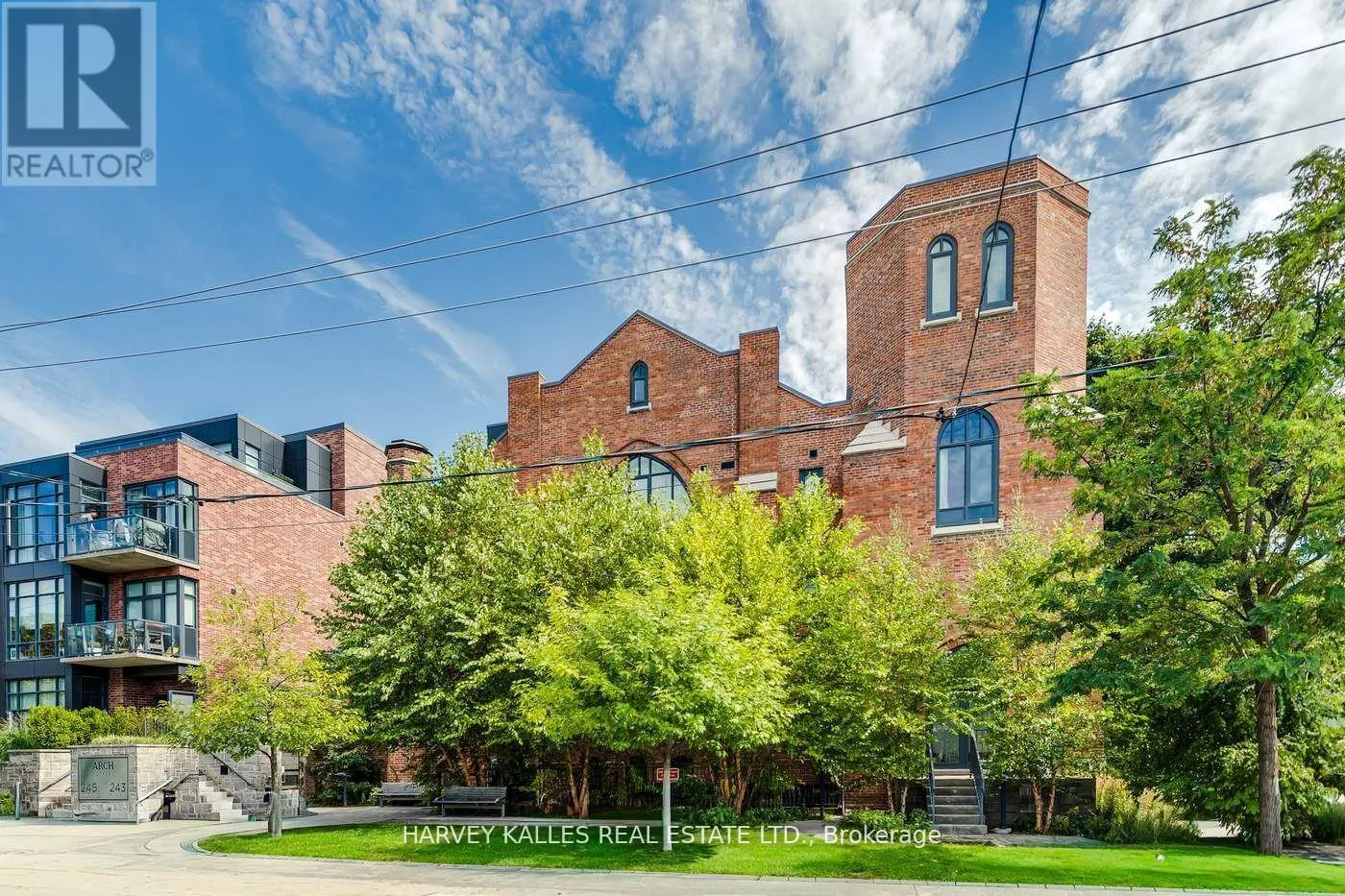 C-105 - 243 PERTH AVENUE