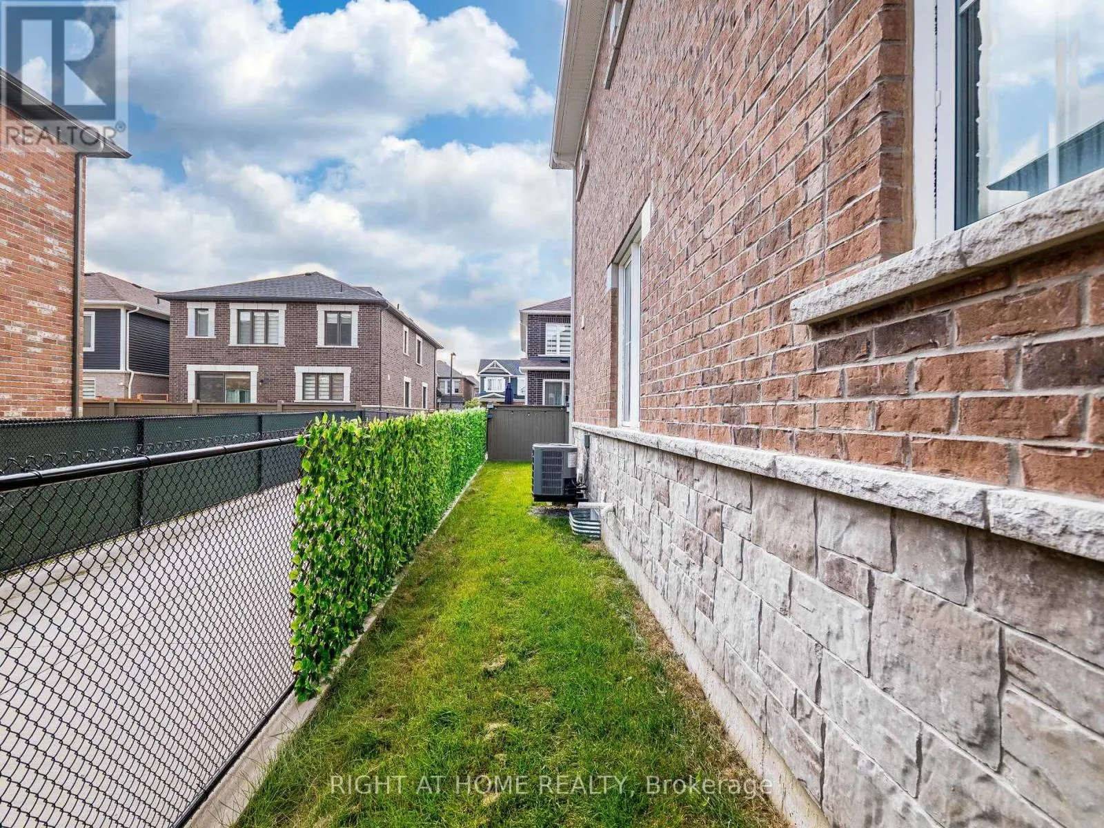 531 BELLFLOWER COURT