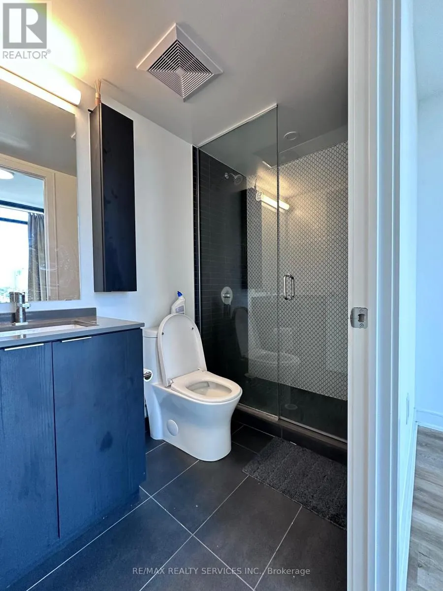 86 DUNDAS STREET E