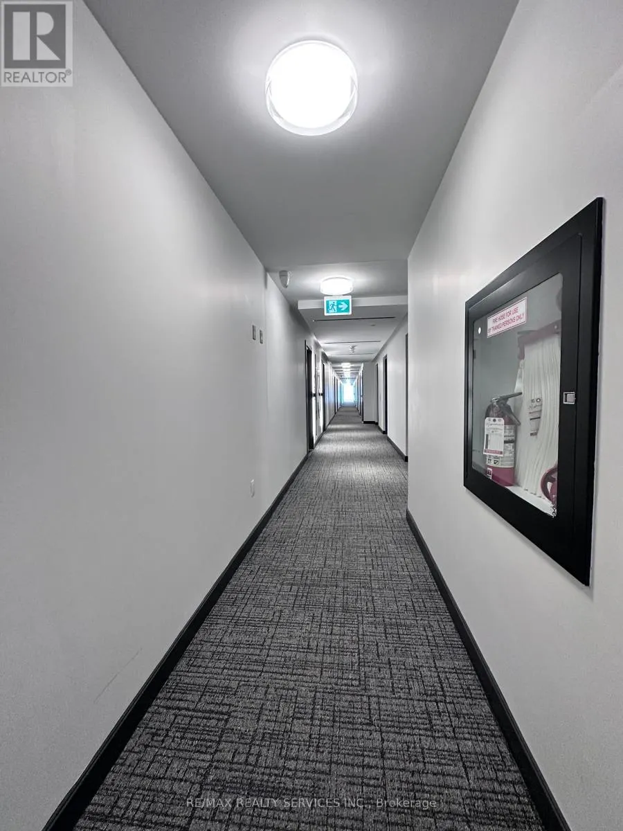 86 DUNDAS STREET E