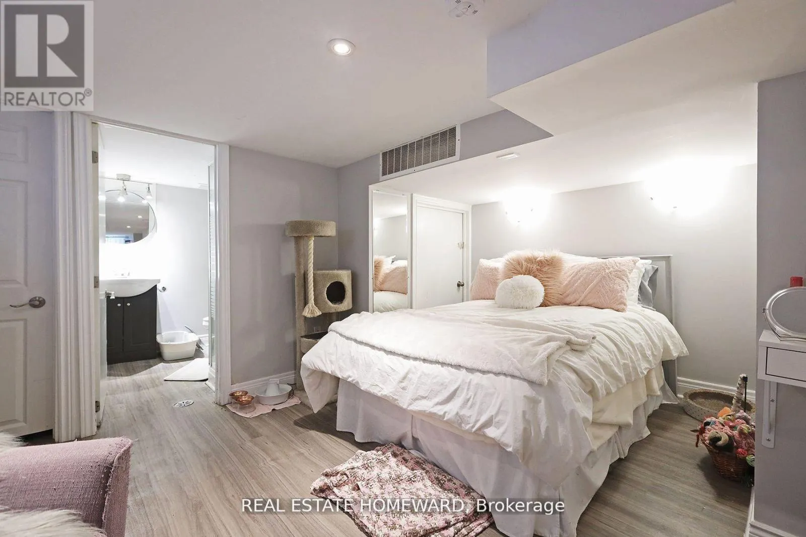 156 ROYAL YORK ROAD