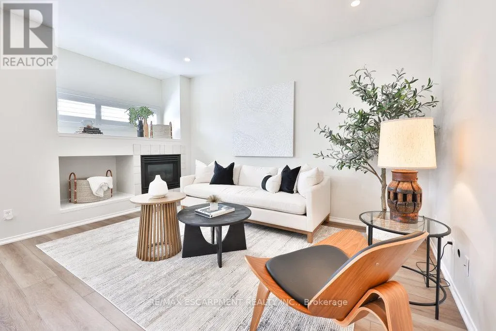 2588 CASTLE HILL CRESCENT