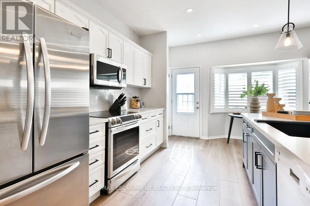 2588 CASTLE HILL CRESCENT