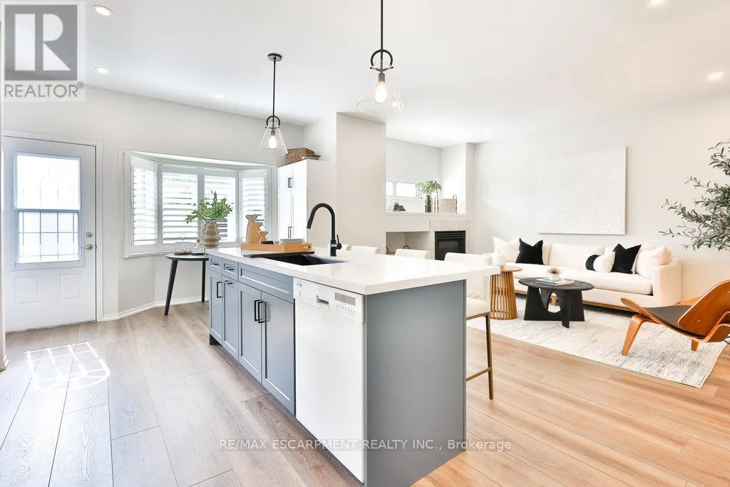 2588 CASTLE HILL CRESCENT