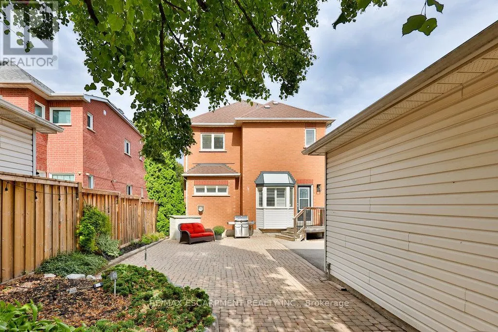 2588 CASTLE HILL CRESCENT