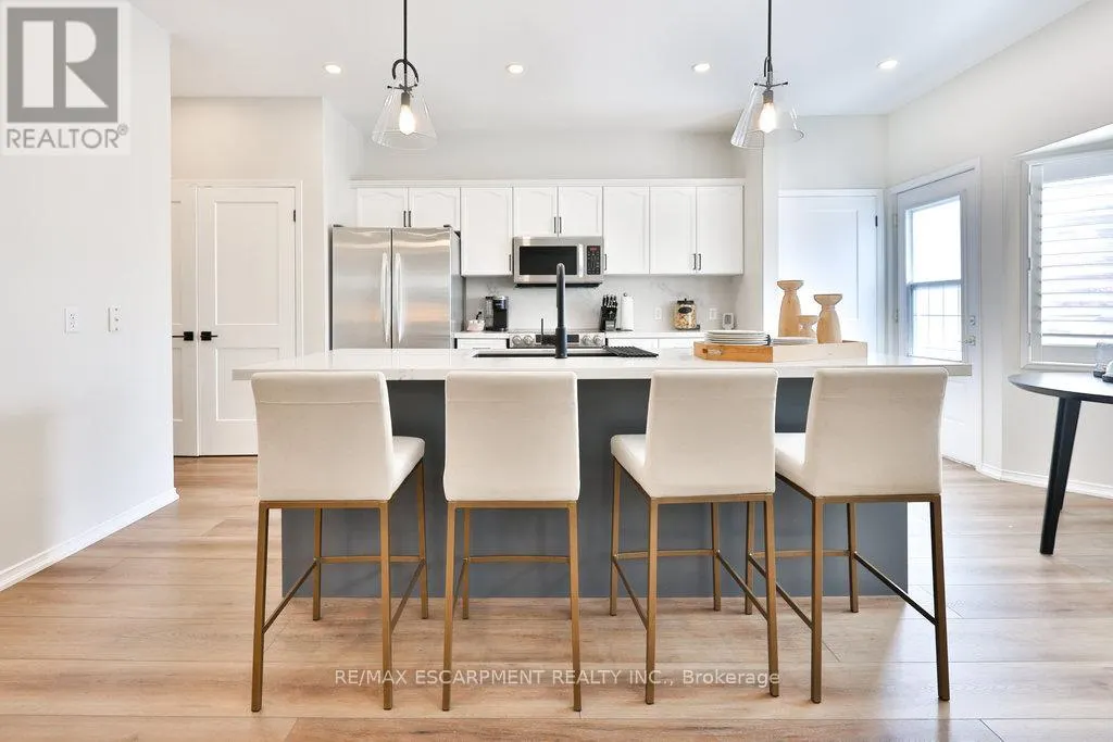 2588 CASTLE HILL CRESCENT