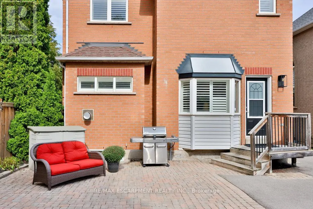 2588 CASTLE HILL CRESCENT
