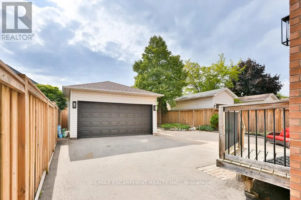 2588 CASTLE HILL CRESCENT