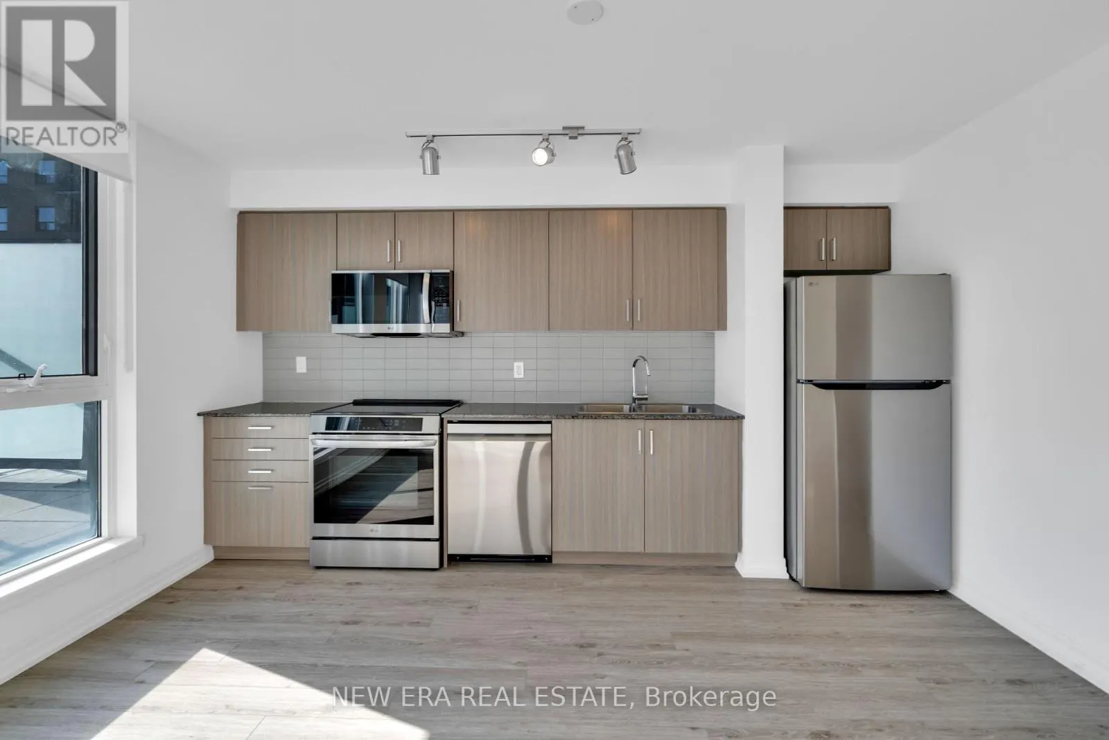 204 - 80 ESTHER LORRIE DRIVE
