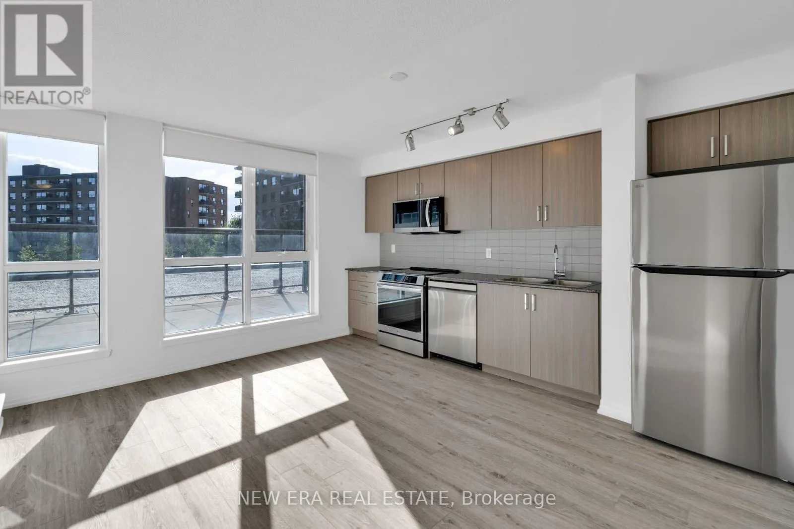 204 - 80 ESTHER LORRIE DRIVE