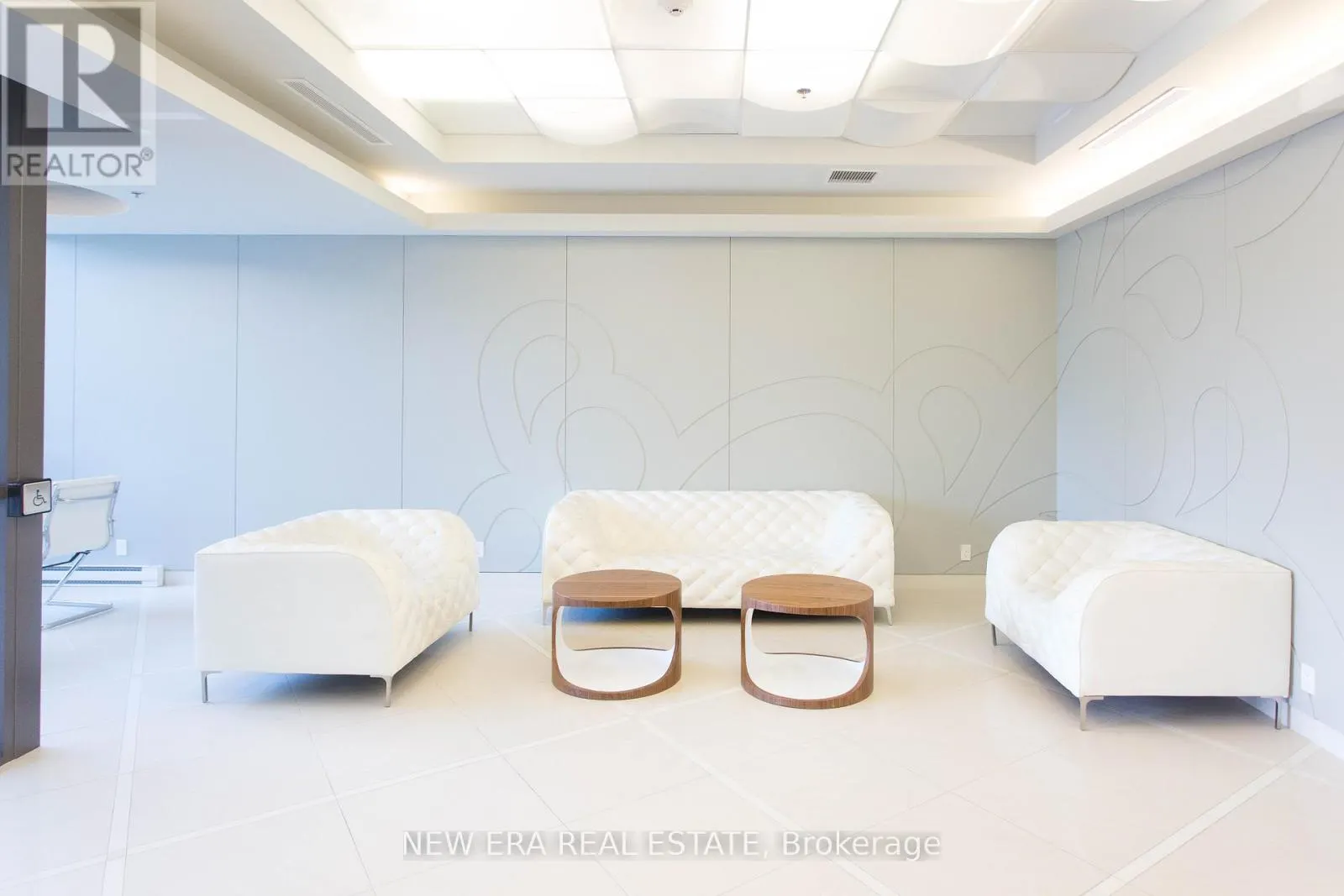 204 - 80 ESTHER LORRIE DRIVE