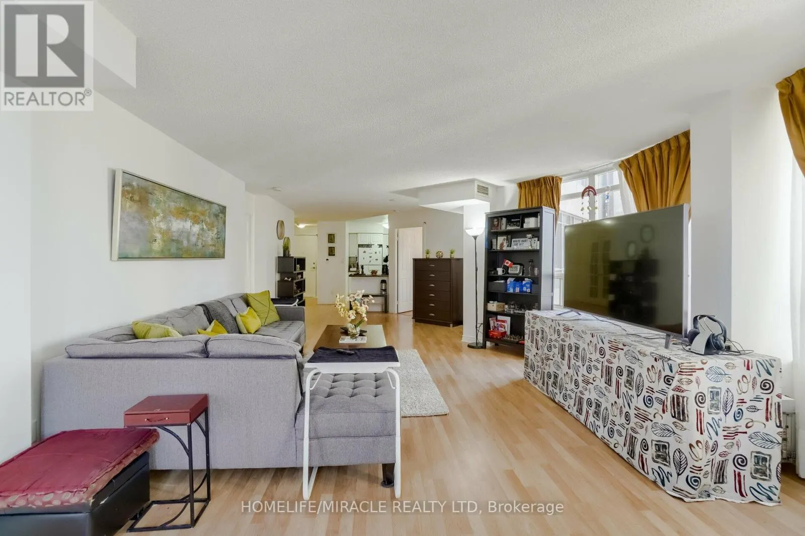 807 - 3880 DUKE OF YORK BOULEVARD