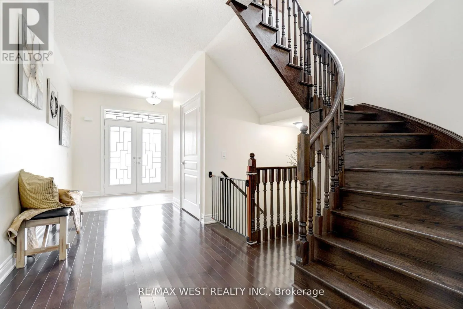 32 BROOKWATER CRESCENT