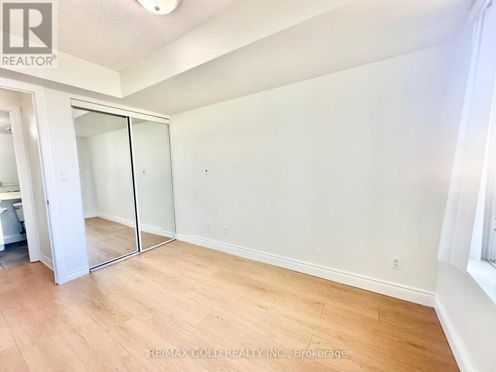 1023 - 3888 DUKE OF YORK BOULEVARD