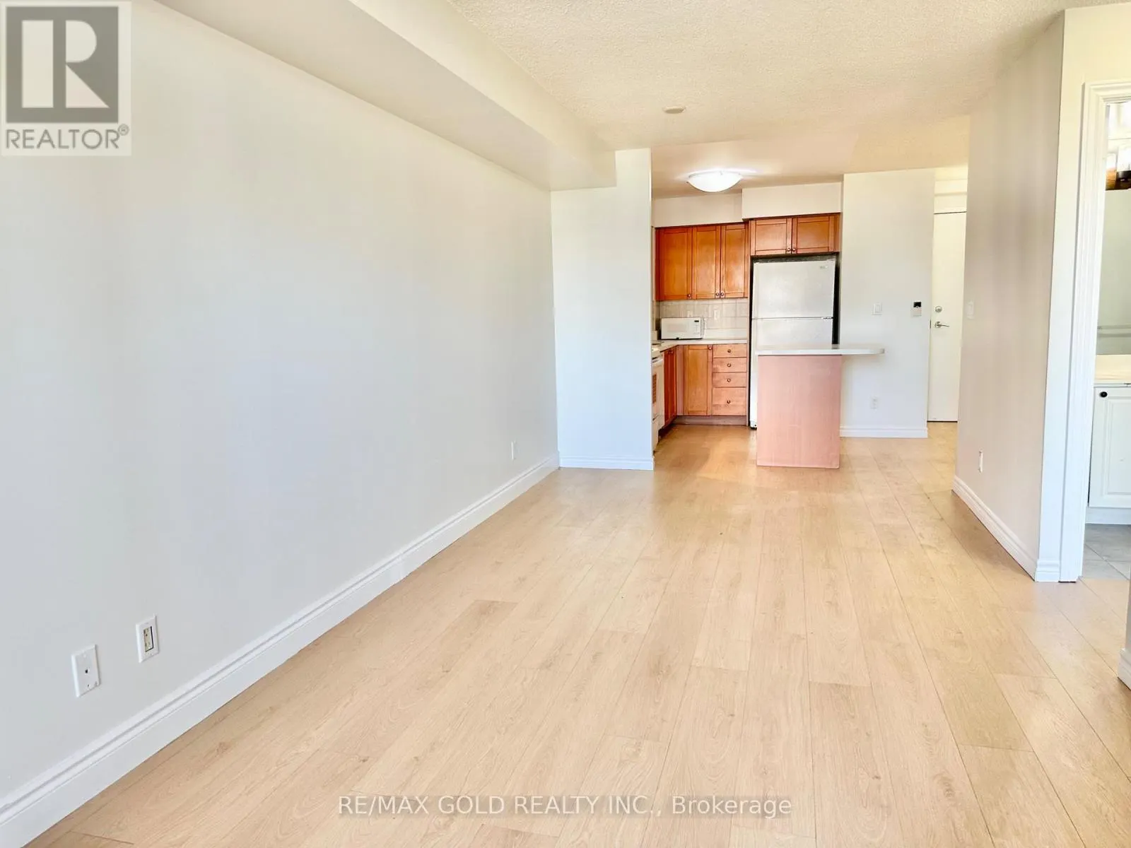 1023 - 3888 DUKE OF YORK BOULEVARD