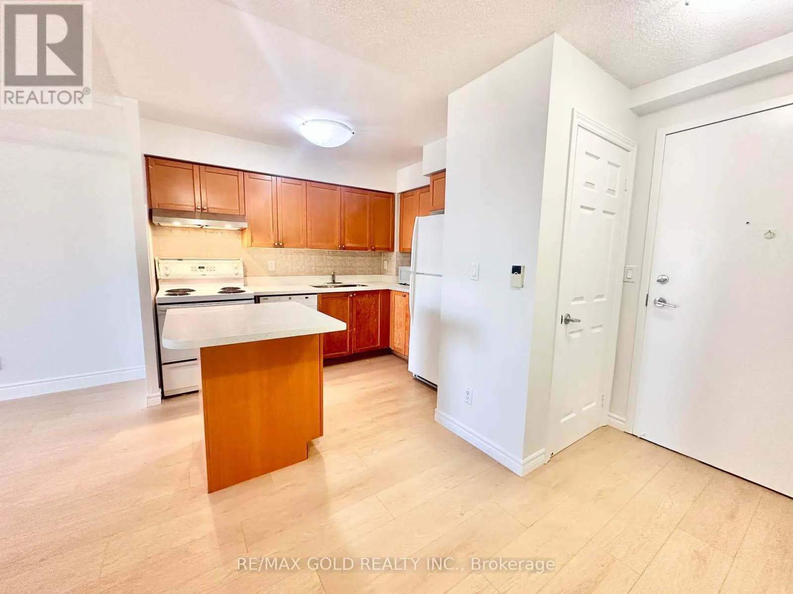 1023 - 3888 DUKE OF YORK BOULEVARD