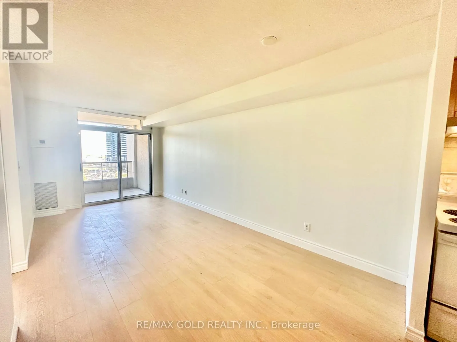 1023 - 3888 DUKE OF YORK BOULEVARD