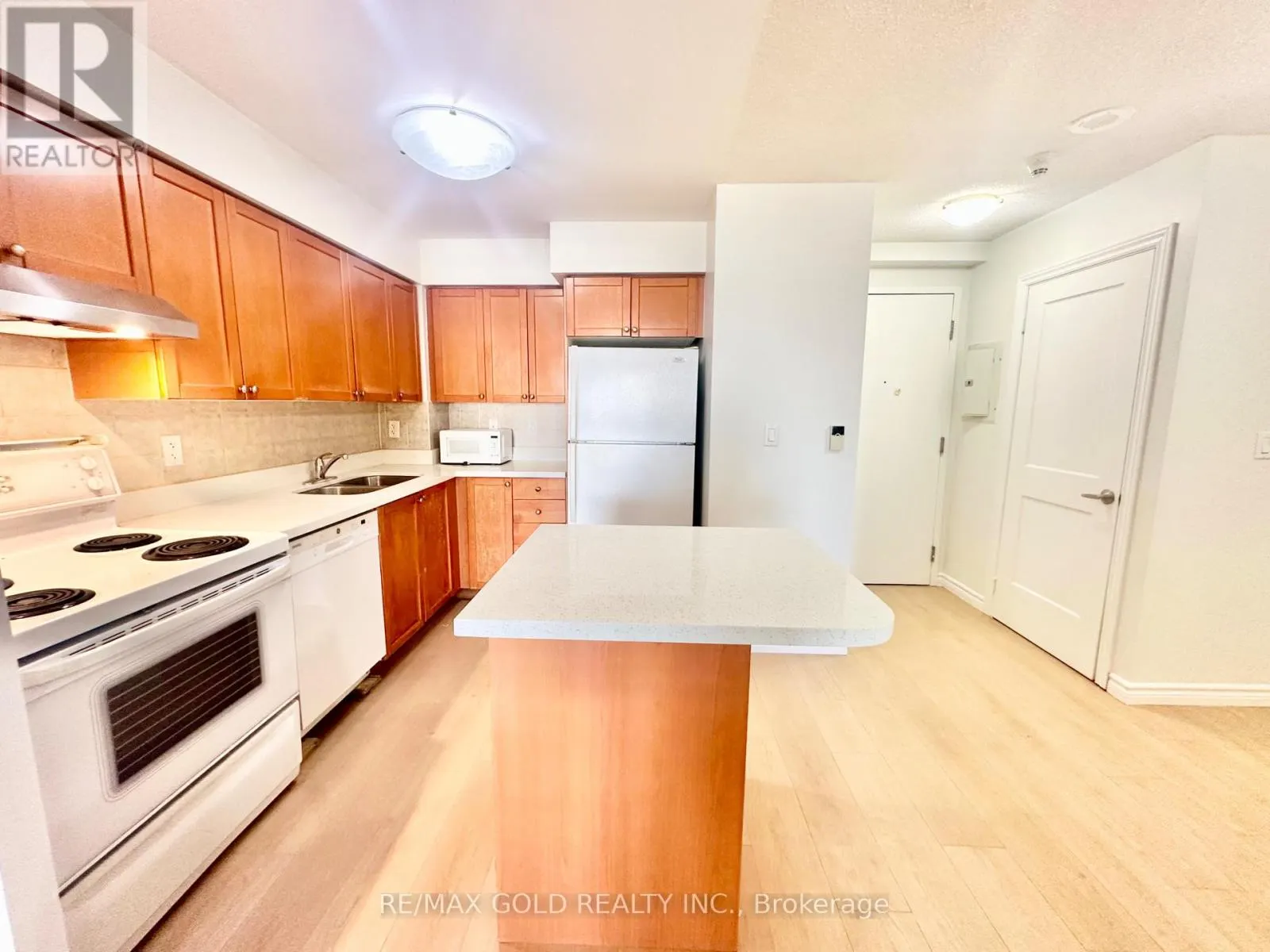 1023 - 3888 DUKE OF YORK BOULEVARD
