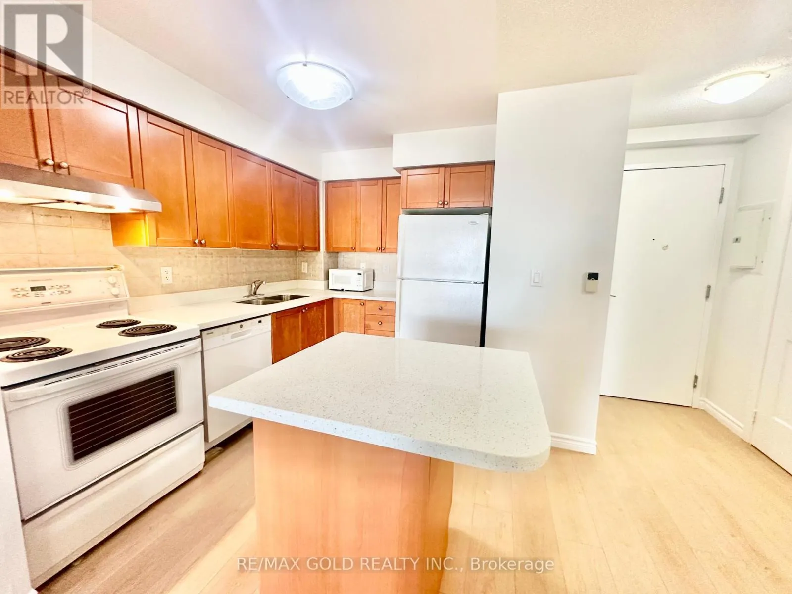 1023 - 3888 DUKE OF YORK BOULEVARD