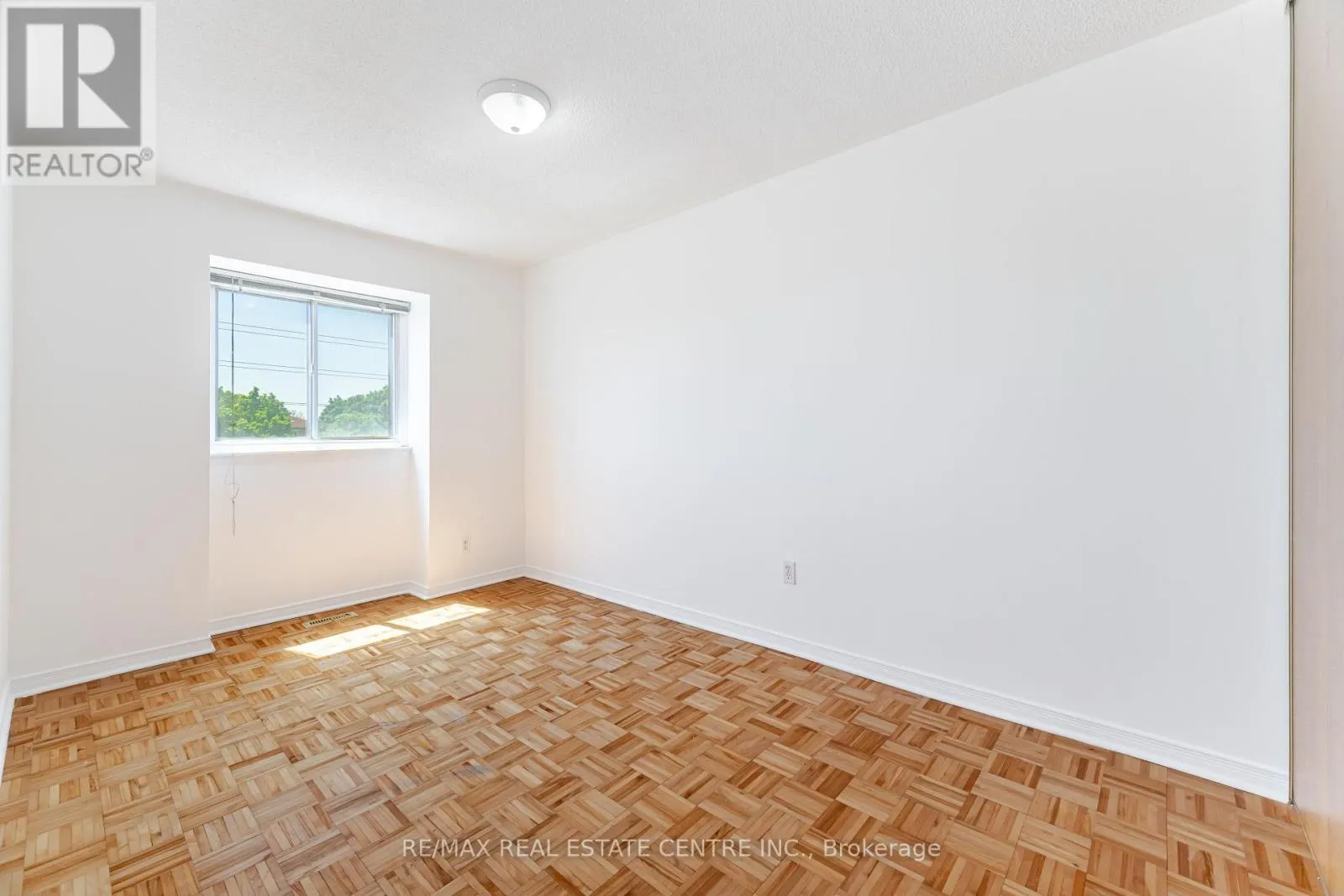 122 MOREGATE CRESCENT