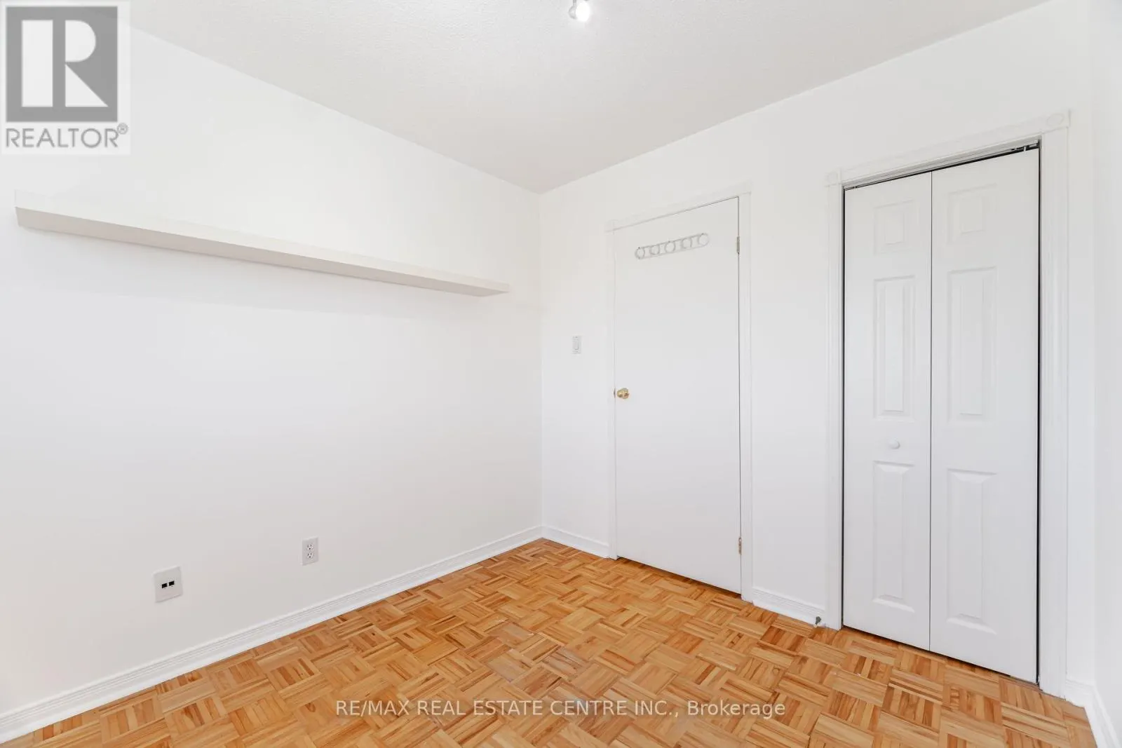 122 MOREGATE CRESCENT