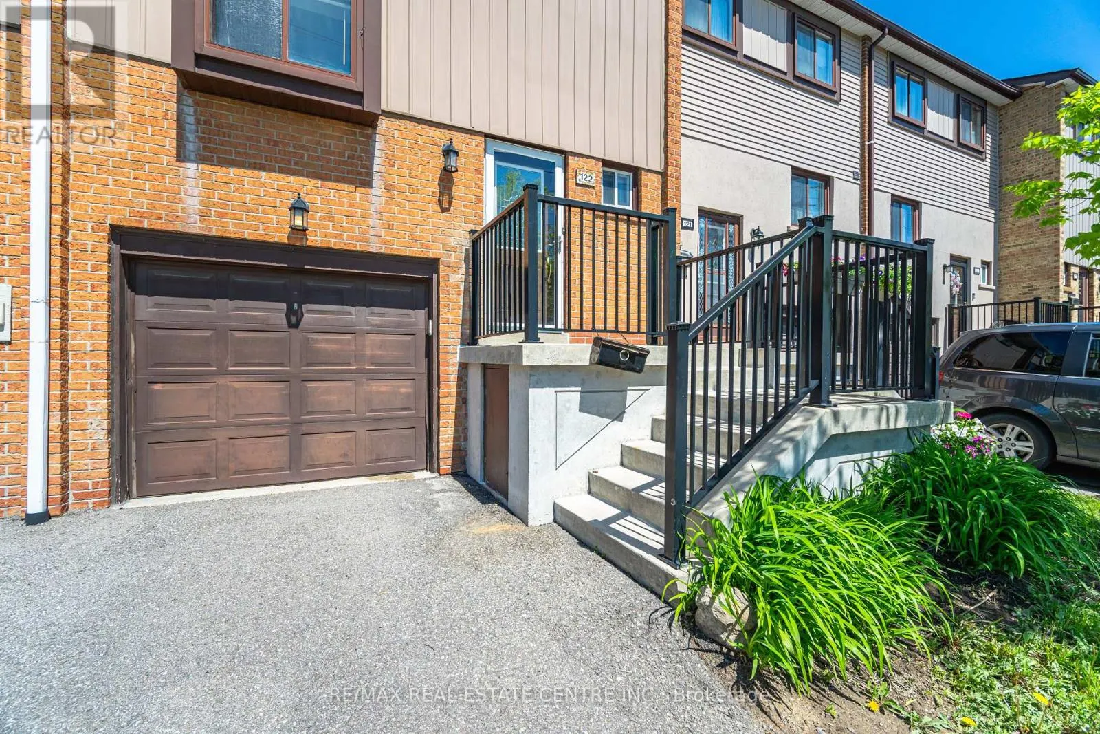 122 MOREGATE CRESCENT
