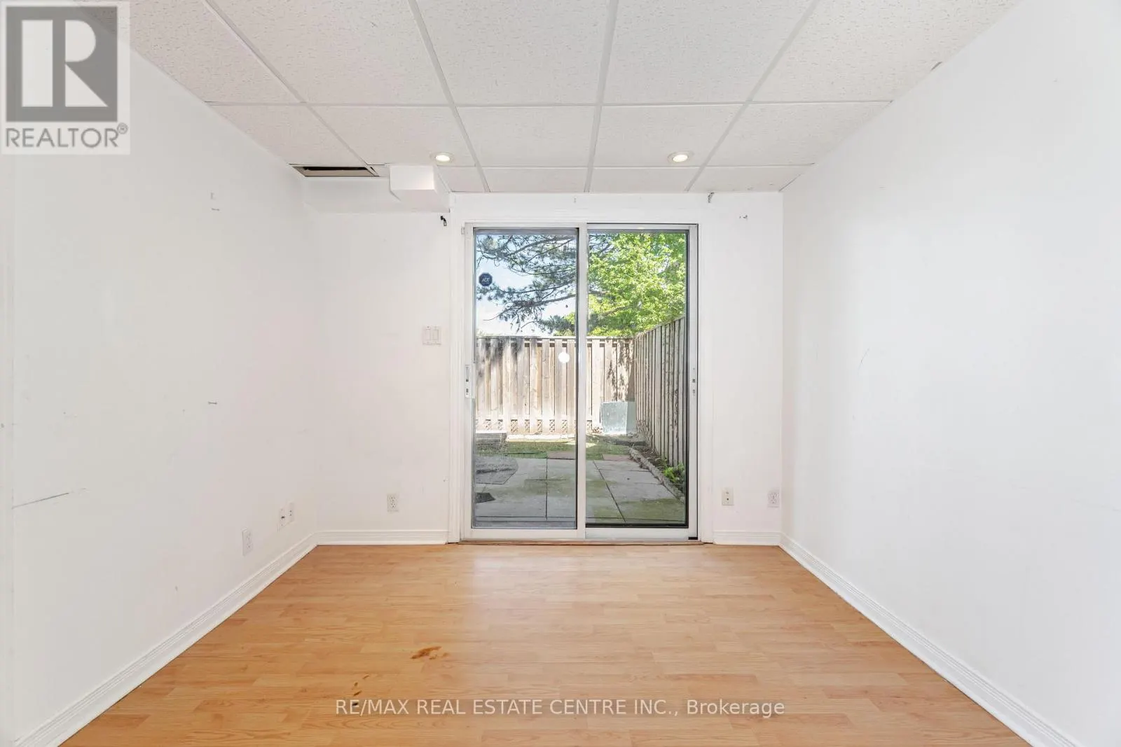 122 MOREGATE CRESCENT