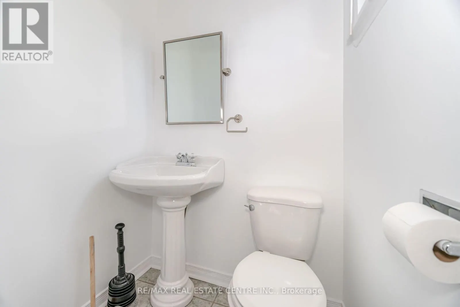 122 MOREGATE CRESCENT