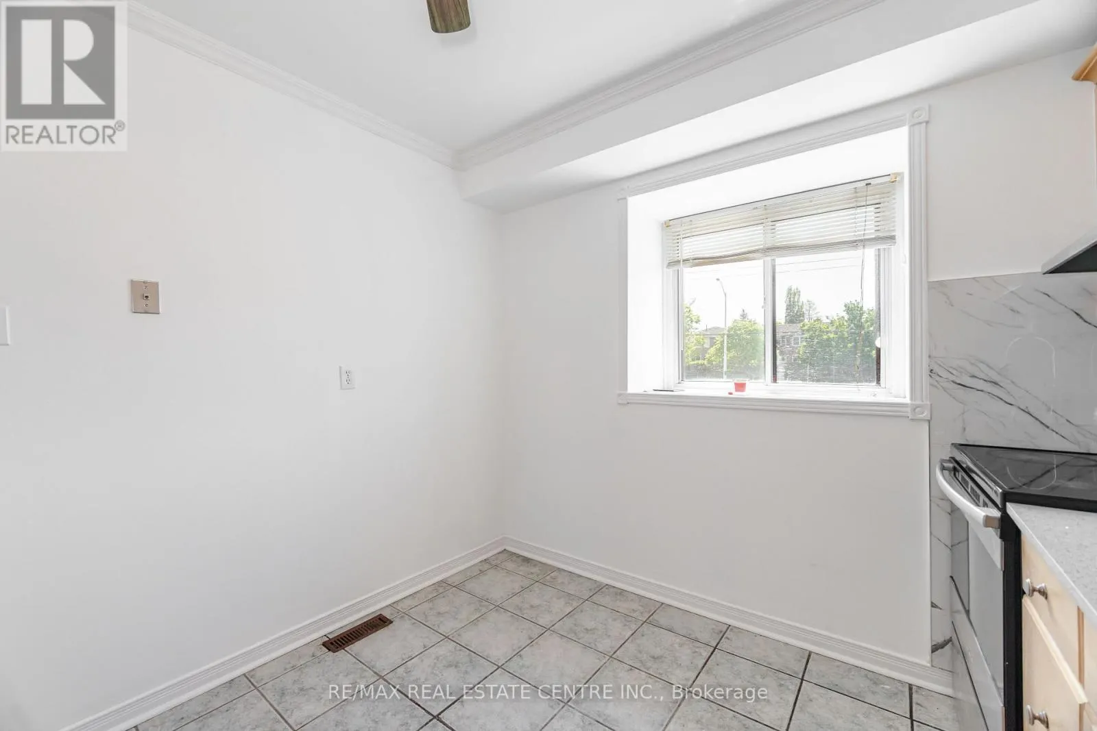 122 MOREGATE CRESCENT