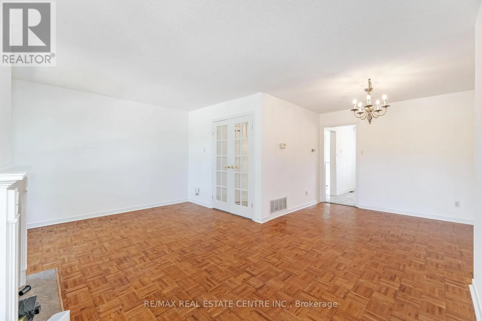 122 MOREGATE CRESCENT
