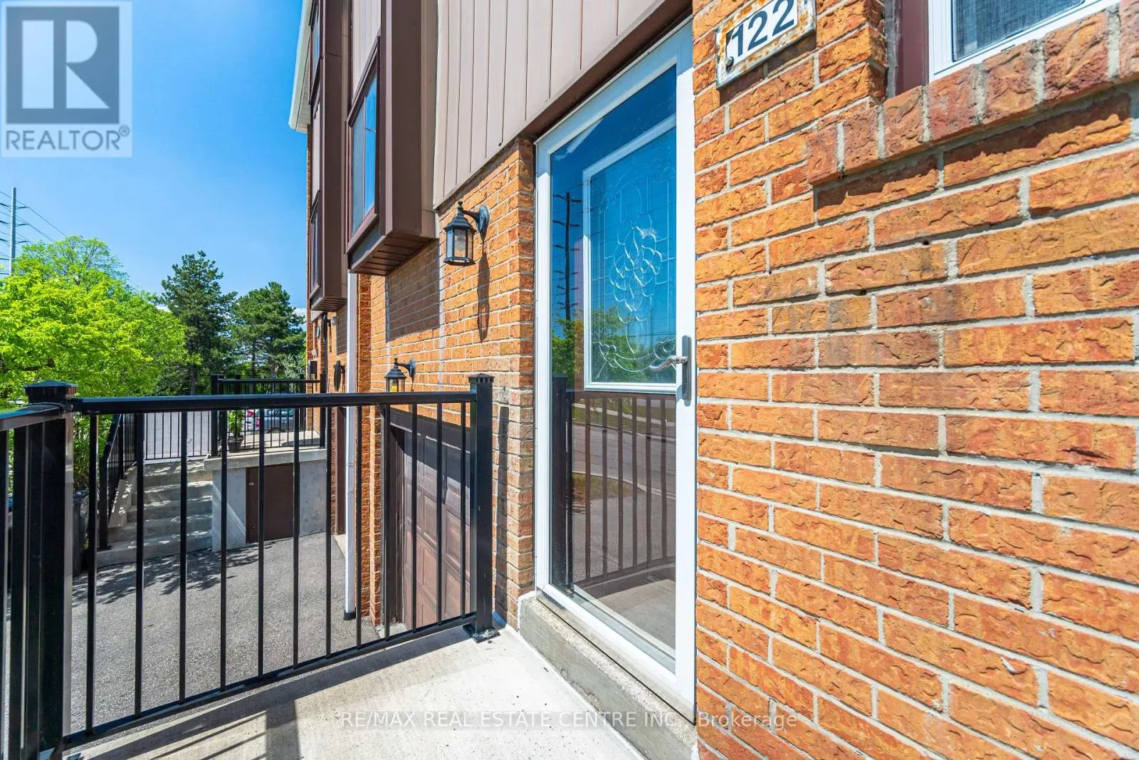 122 MOREGATE CRESCENT