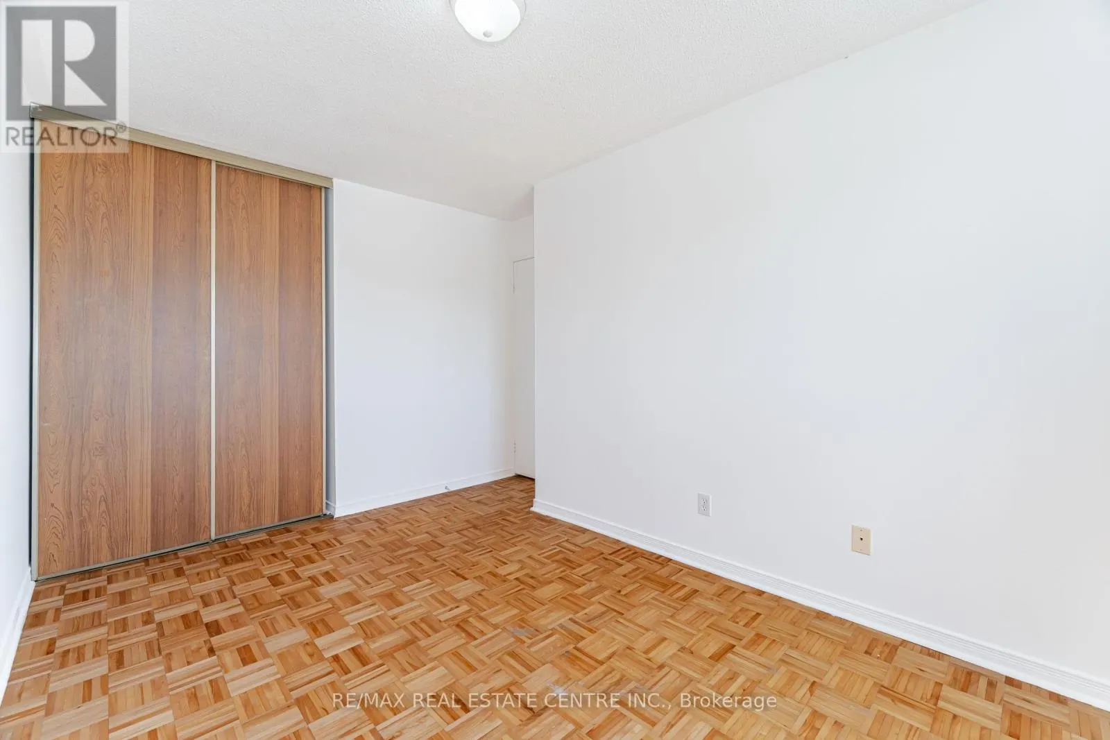 122 MOREGATE CRESCENT