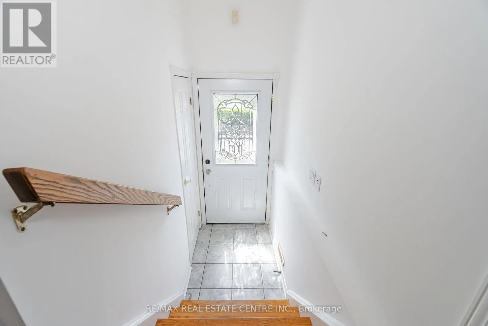122 MOREGATE CRESCENT