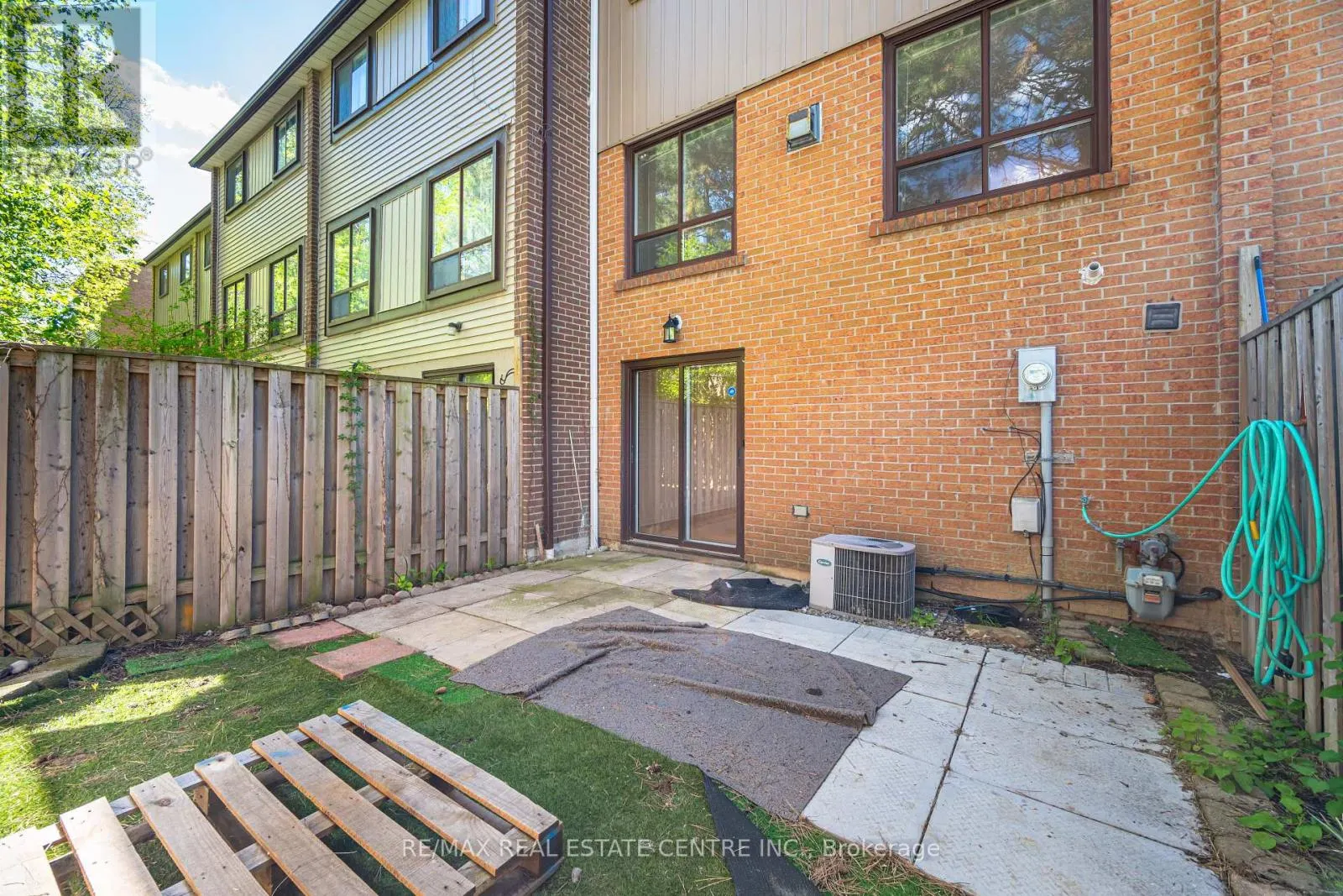 122 MOREGATE CRESCENT