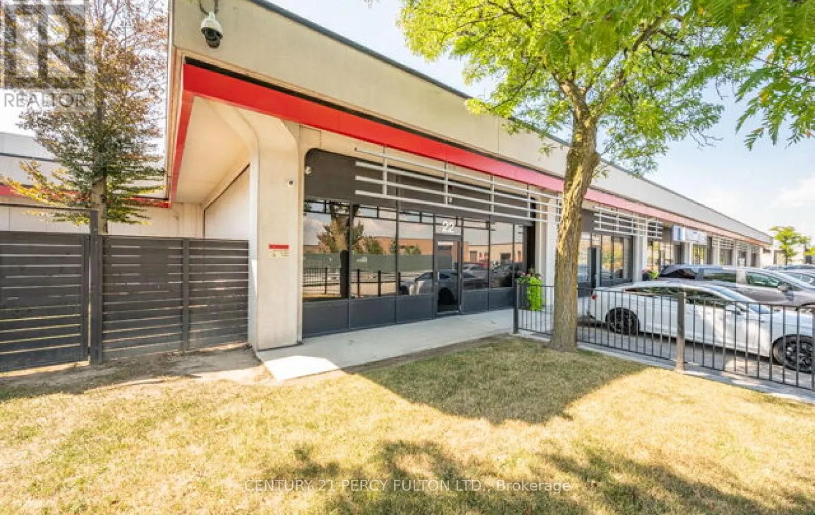 22 - 755 QUEENSWAY E