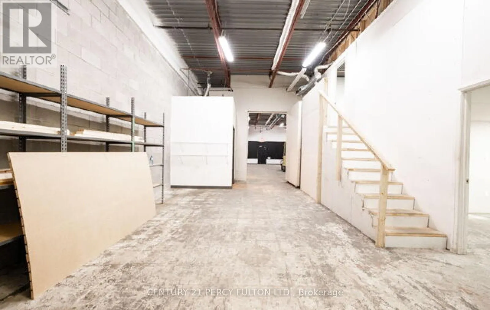 22 - 755 QUEENSWAY E