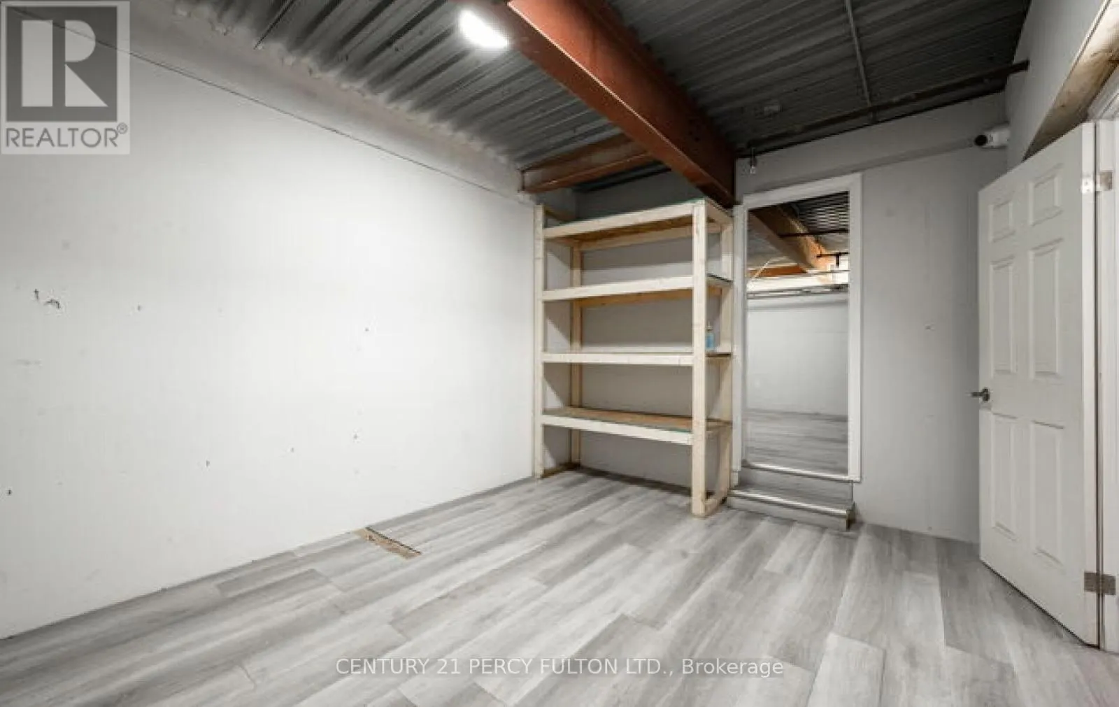 22 - 755 QUEENSWAY E