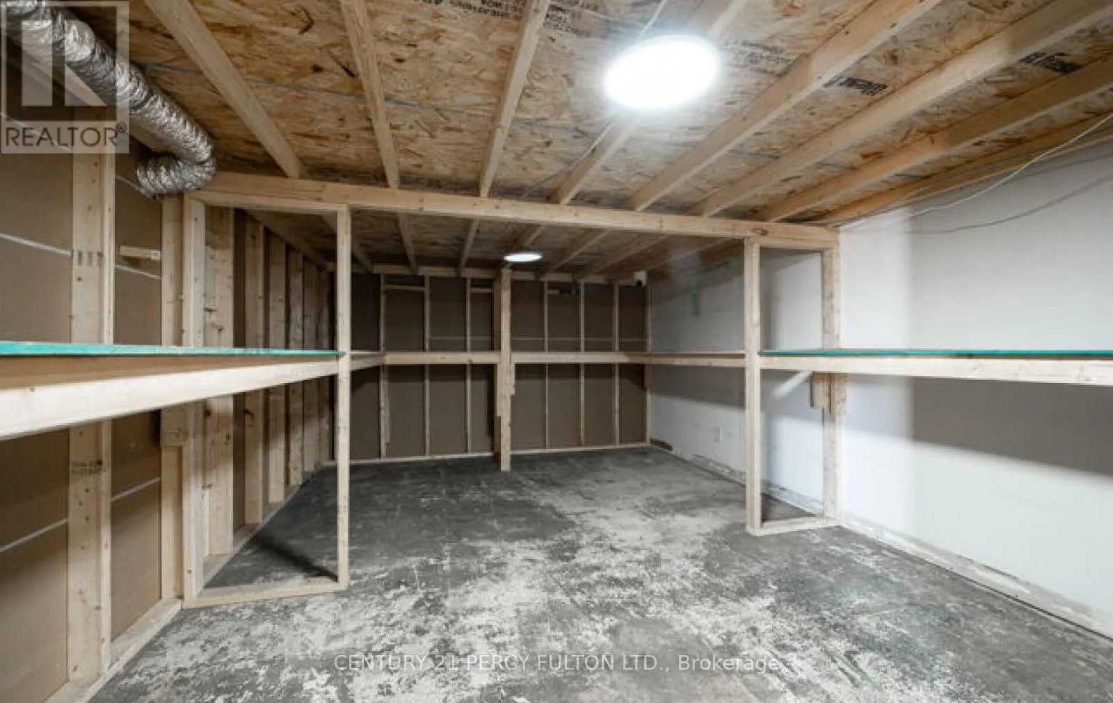22 - 755 QUEENSWAY E