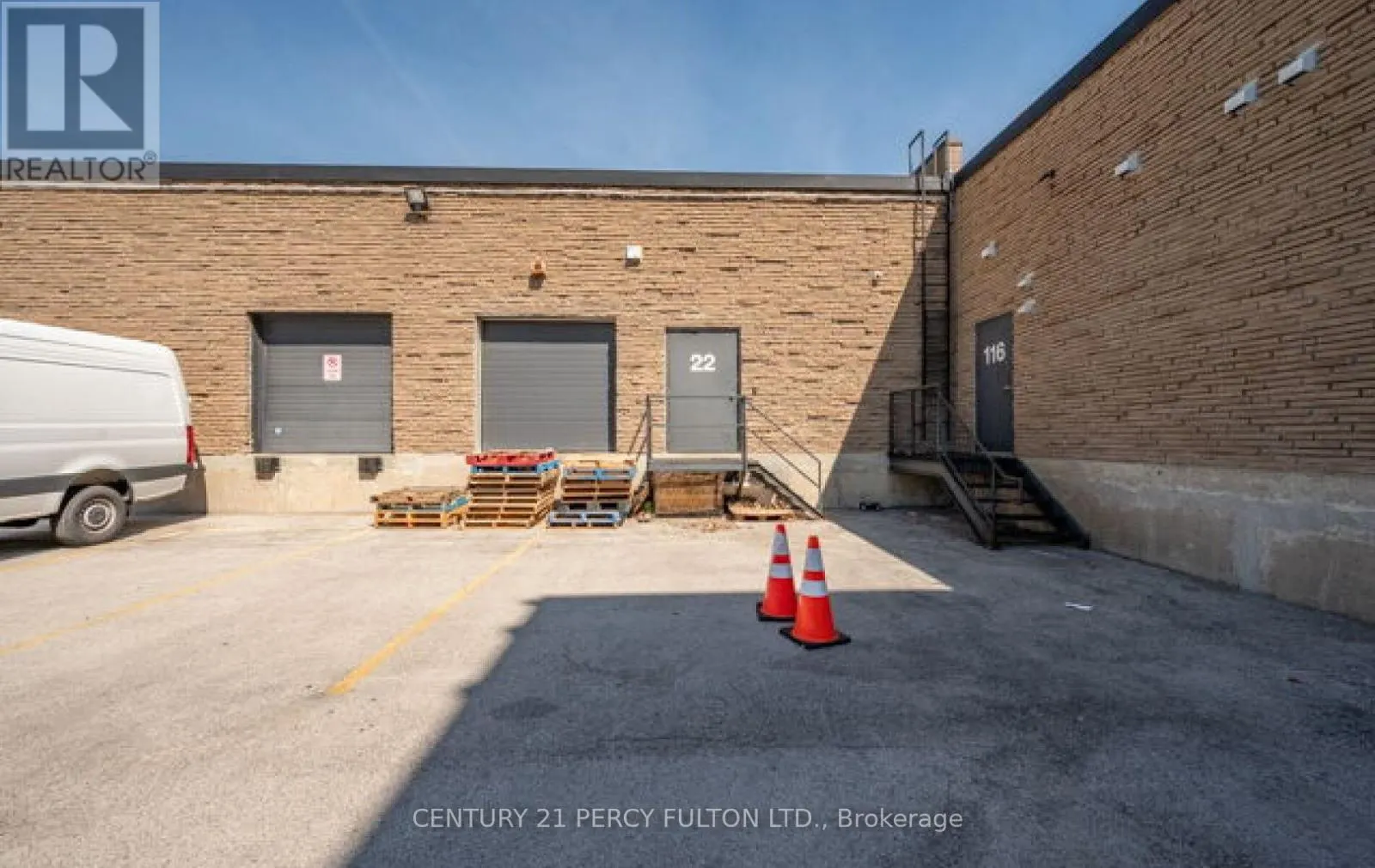 22 - 755 QUEENSWAY E