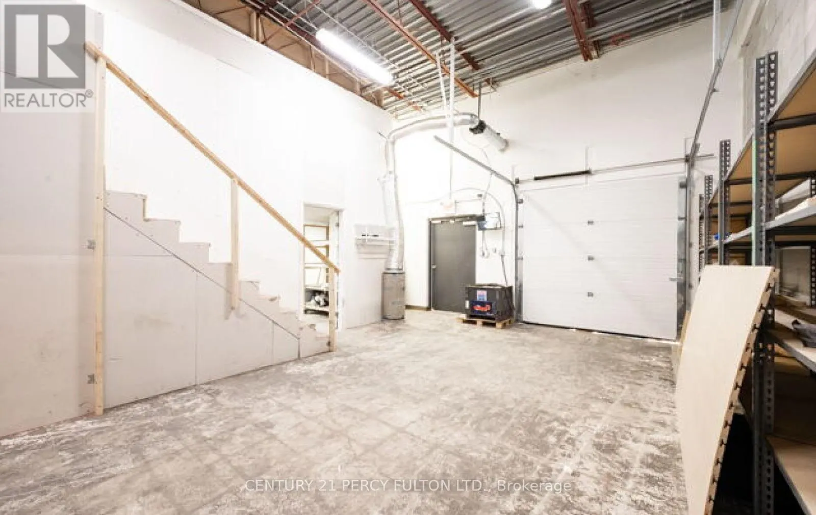 22 - 755 QUEENSWAY E