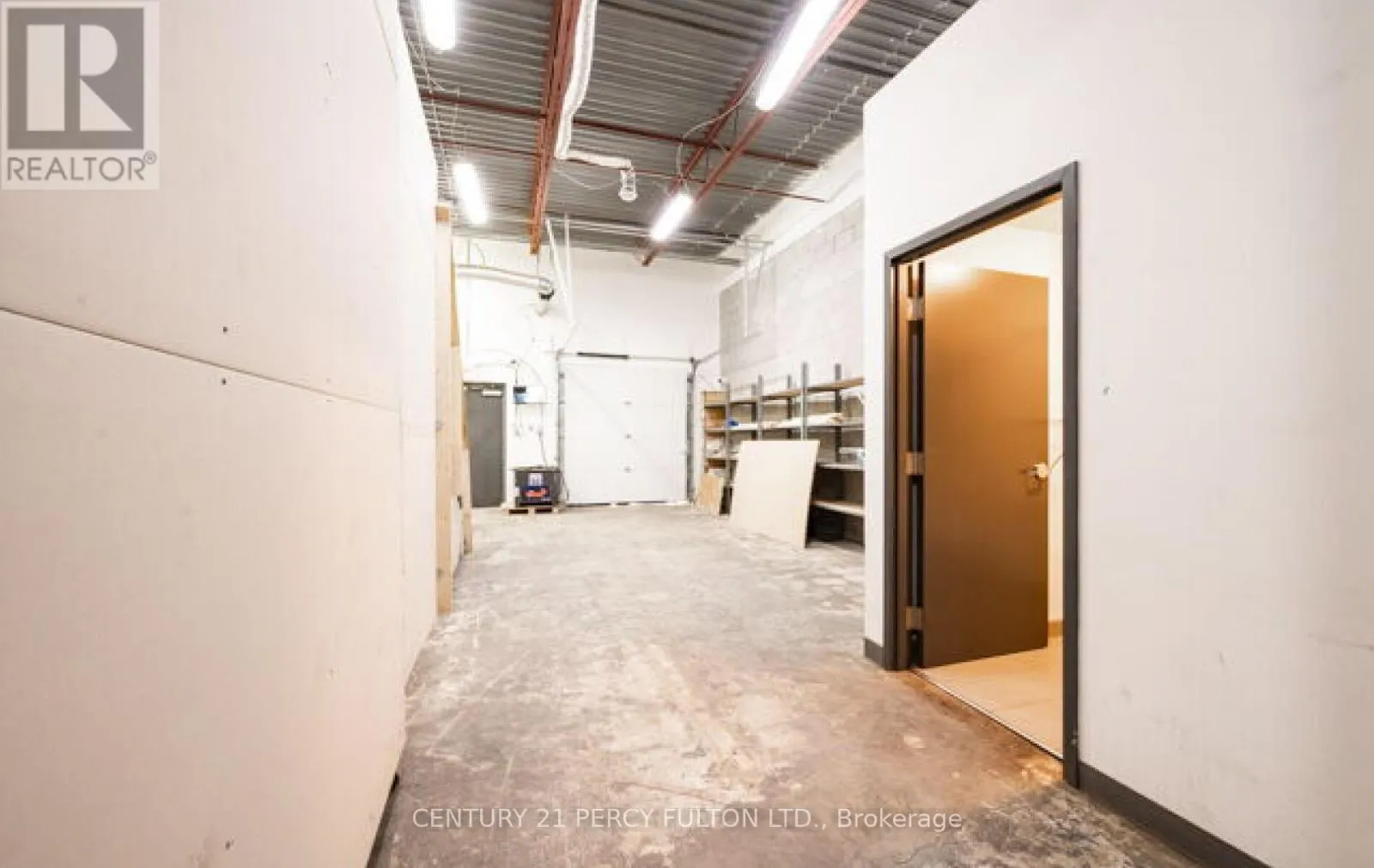 22 - 755 QUEENSWAY E