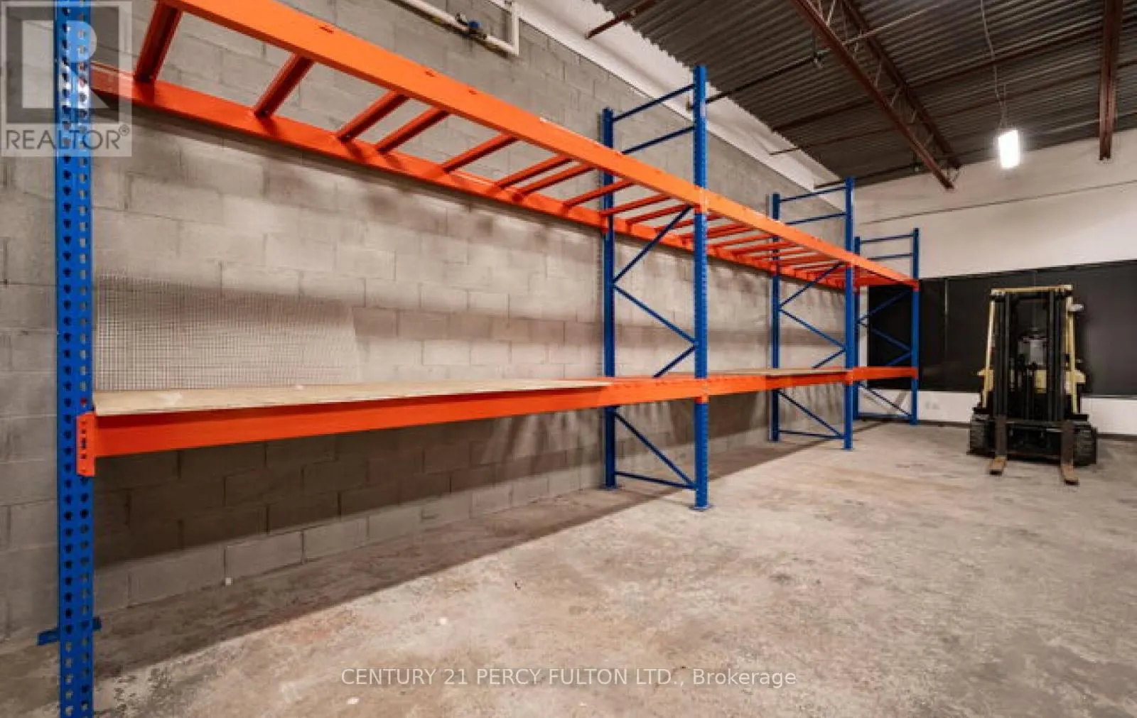 22 - 755 QUEENSWAY E